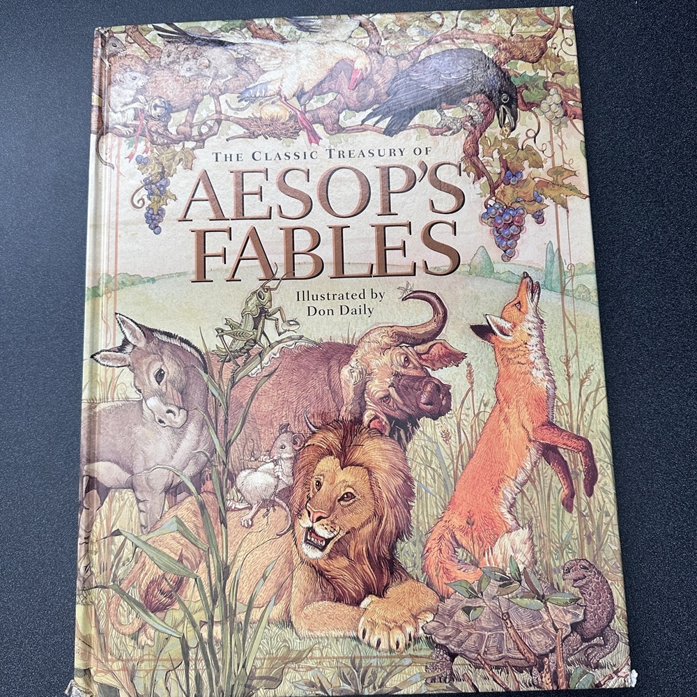 The Classic Treasury of Aesop's Fables - Illustrated Hardcover (Beige/Brown)
